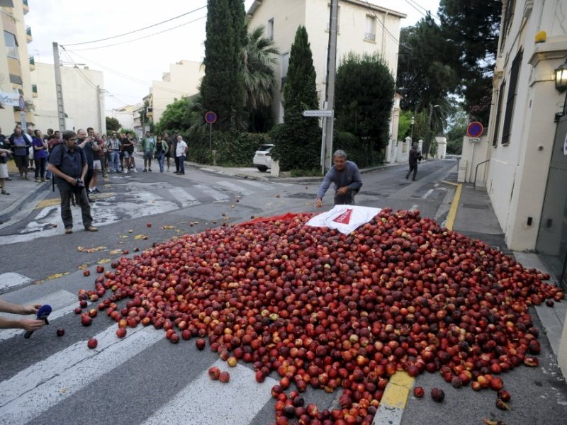 Agricultores franceses protestan por la competencia de la fruta española
